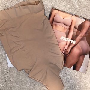 Skims Sculpting High Waist Thong size S/M (Clay)